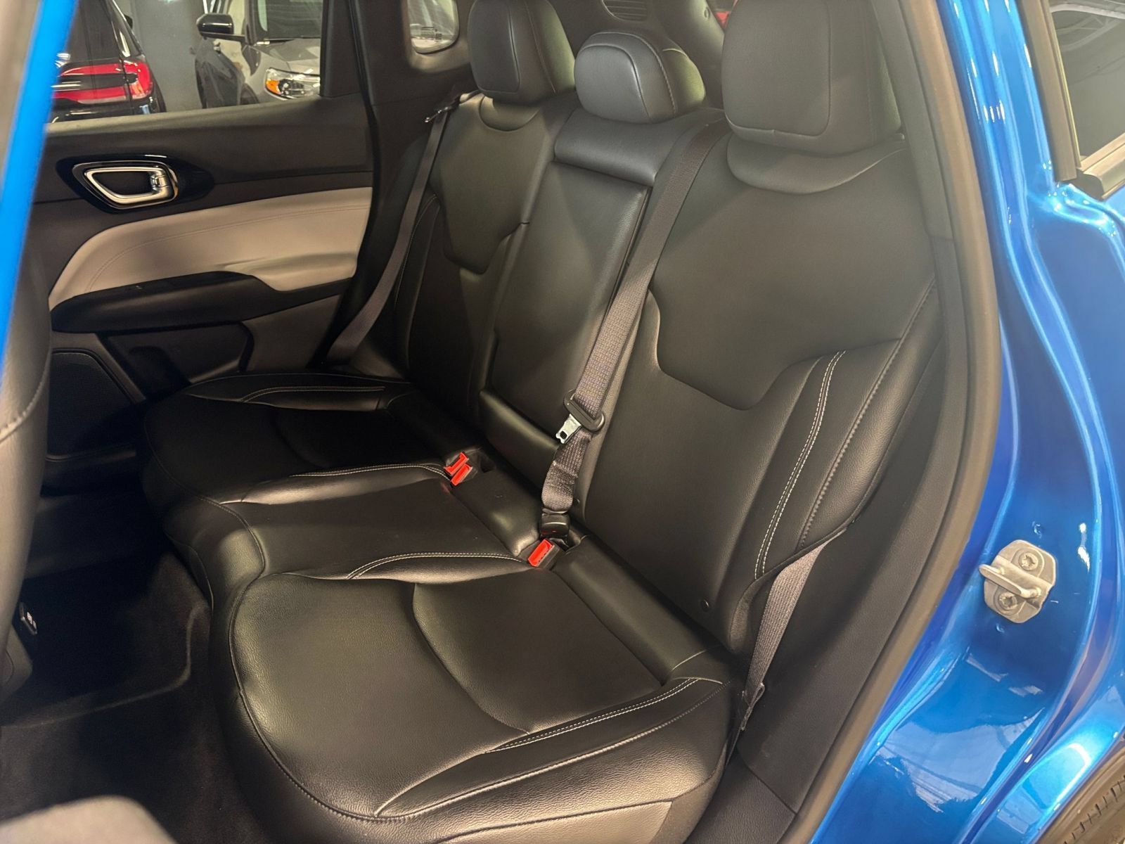 Used 2025 Jeep Compass Limited AWD/4WD image 35