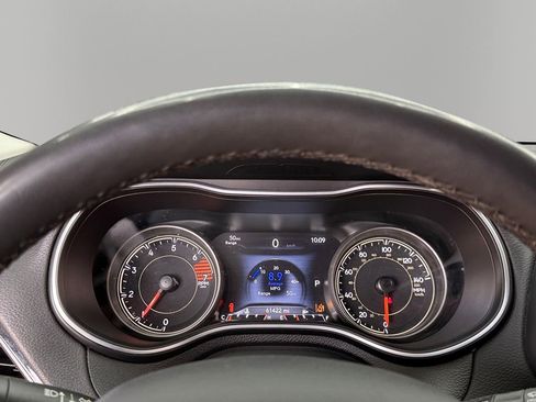 Used 2023 Jeep Cherokee Altitude Lux AWD/4WD image 15