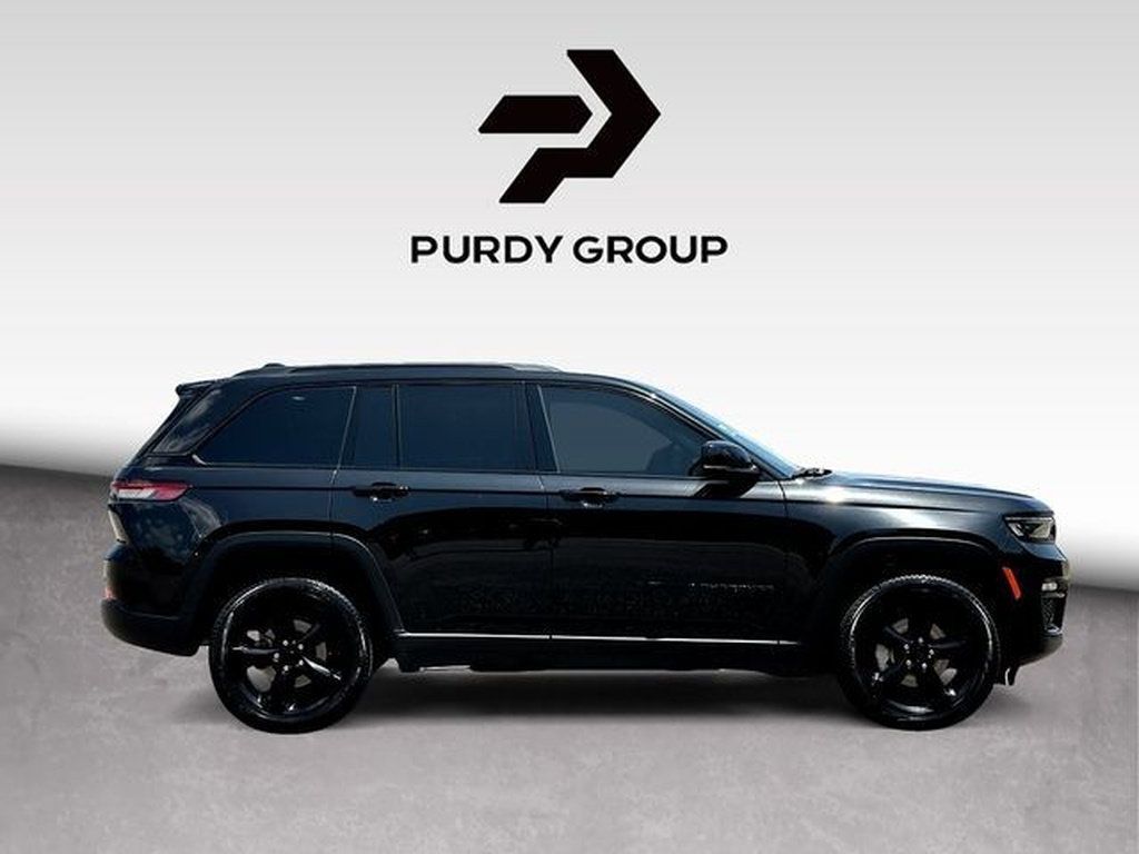 Used 2025 Jeep Grand Cherokee Limited w/ Black Appearance Package AWD/4WD image 9