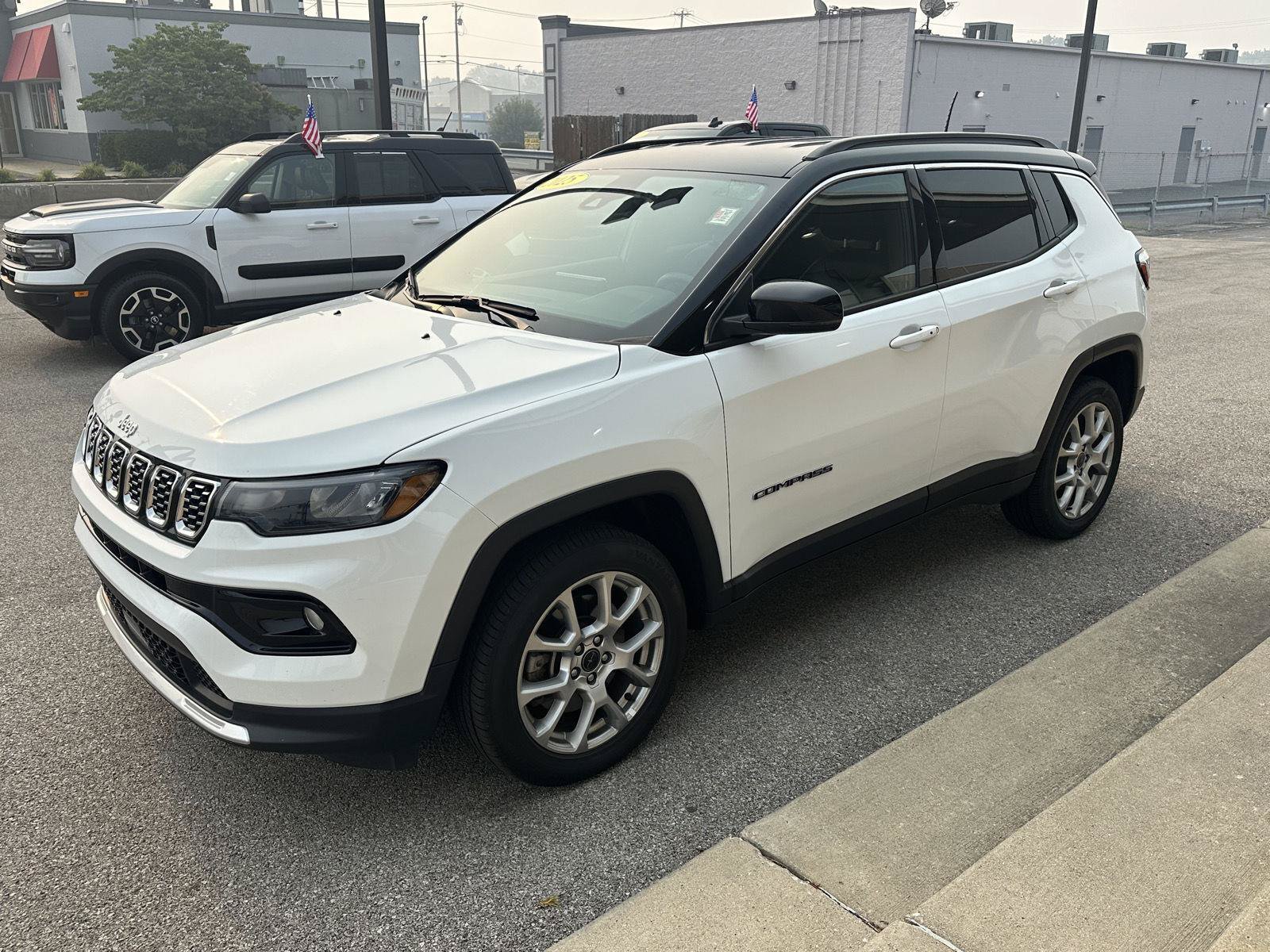Used 2025 Jeep Compass Limited AWD/4WD image 6