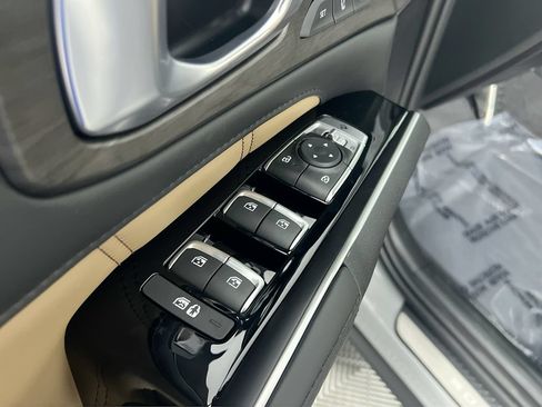 Certified 2025 Kia Sorento SX Prestige w/ Olive Brown Leather Package AWD/4WD image 15