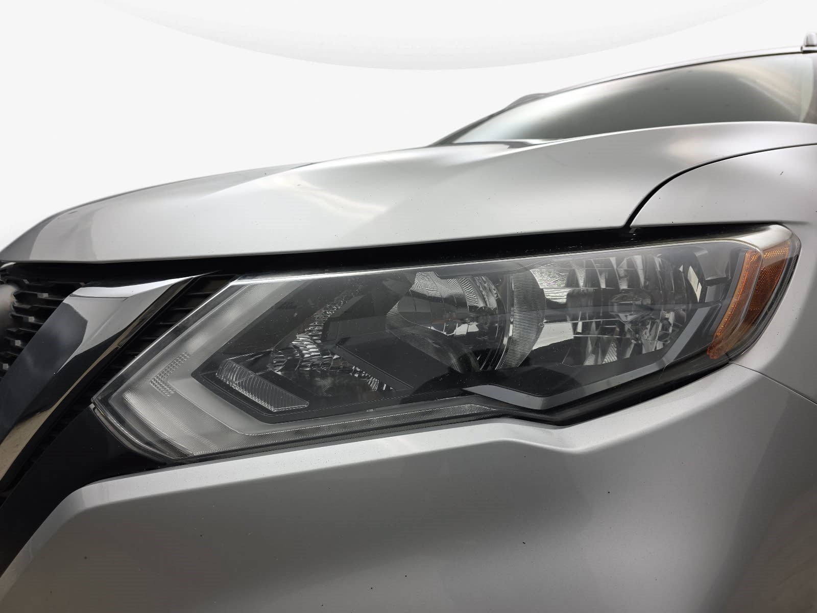Used 2018 Nissan Rogue SV FWD image 29