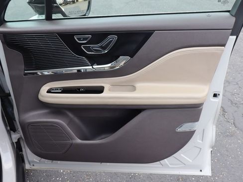 Used 2021 Lincoln Corsair AWD w/ Premium Package image 36