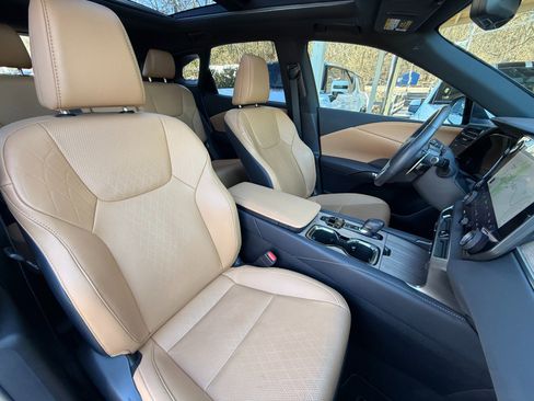 Used 2023 Lexus RX 350h image 16