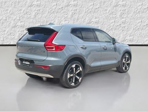 Used 2020 Volvo XC40 T5 Momentum w/ Protection Package Premier AWD/4WD image 3