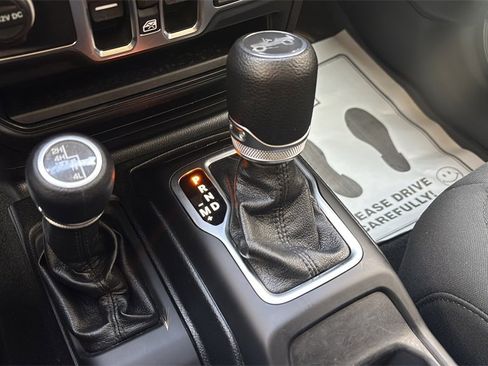 Used 2020 Jeep Wrangler Unlimited Sport S image 22