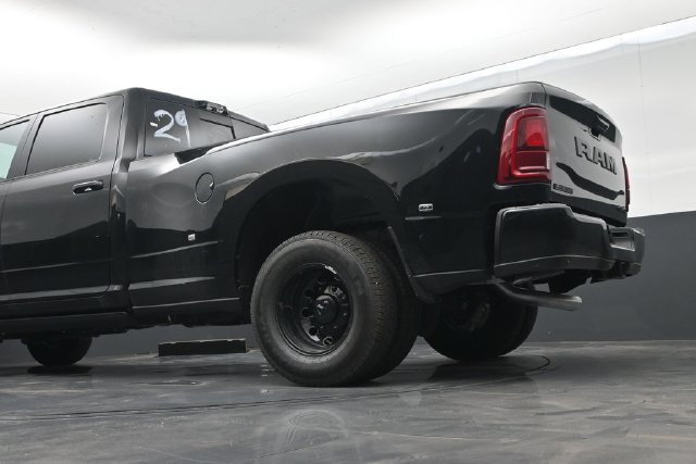 New 2026 RAM 3500 Laramie AWD/4WD image 49