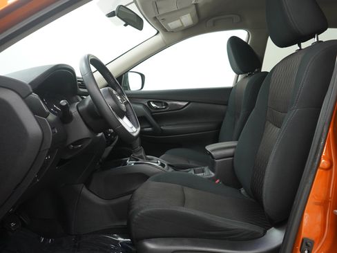 Used 2018 Nissan Rogue SV w/ Premium Package image 24