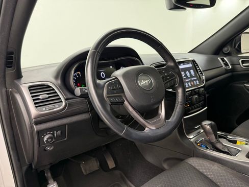 Used 2021 Jeep Grand Cherokee Freedom Edition AWD/4WD image 12