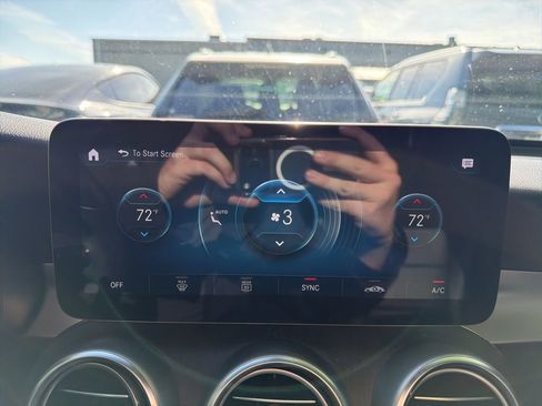 Used 2021 Mercedes-Benz GLC 300 4MATIC image 20