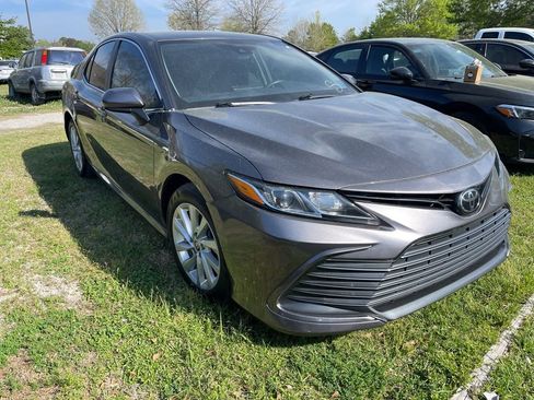 Used 2023 Toyota Camry LE image 3