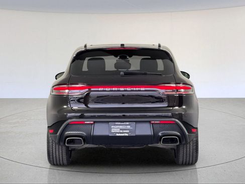 Certified 2023 Porsche Macan image 6