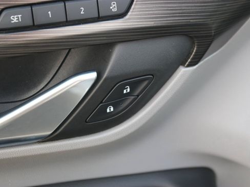 Used 2022 GMC Terrain SLT w/ Infotainment Package II FWD image 15