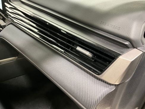 Used 2025 Toyota Camry SE image 16