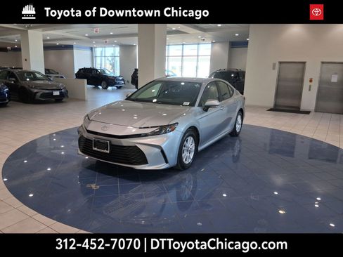 Used 2025 Toyota Camry LE image 2