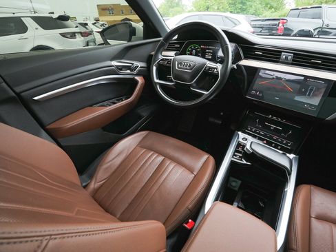 Used 2024 Audi Q8 e-tron Premium Plus AWD/4WD image 41