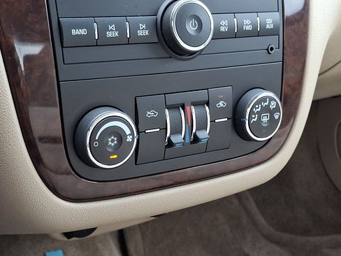 Used 2011 Chevrolet Impala LT FWD image 20