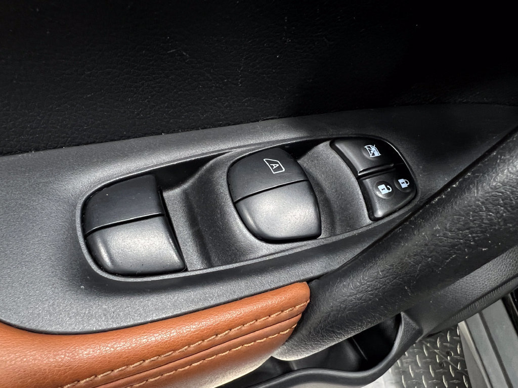 Used 2018 Nissan Rogue SL w/ Premium Package AWD/4WD image 17