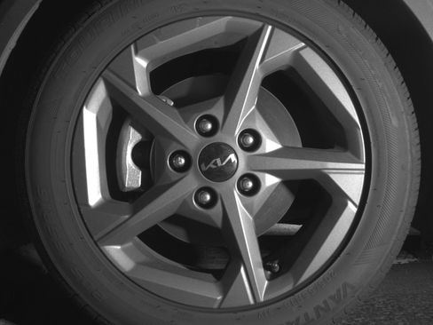 Used 2025 Kia K4 LXS image 12