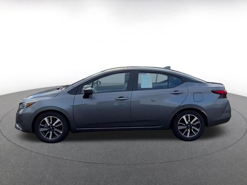 Used 2025 Nissan Versa SV image 9