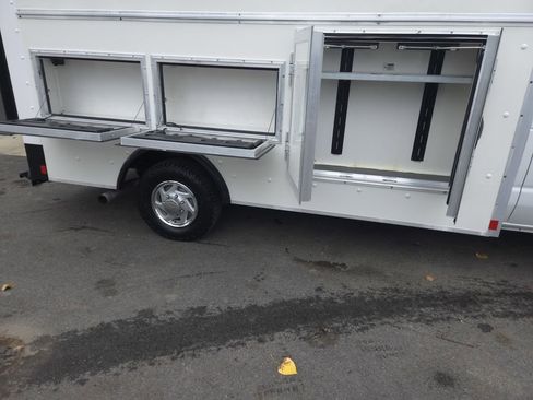 Used 2022 Ford E-350 and Econoline 350 Super Duty w/ Power Windows & Locks Group image 8