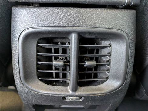 Used 2020 Jeep Cherokee Latitude Plus image 16