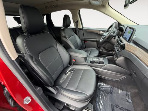 Used 2020 Ford Escape Titanium FWD image 19