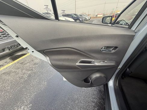 Used 2022 Nissan Kicks SV image 16