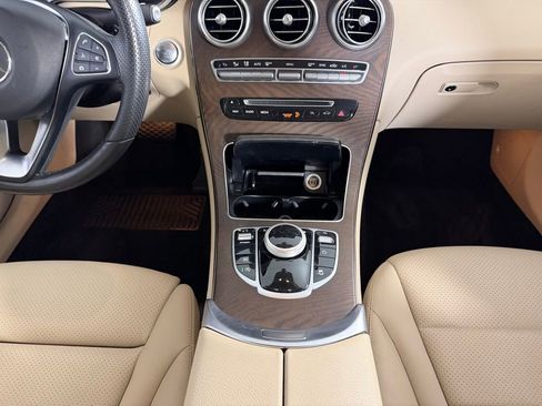 Used 2019 Mercedes-Benz GLC 300 4MATIC image 15