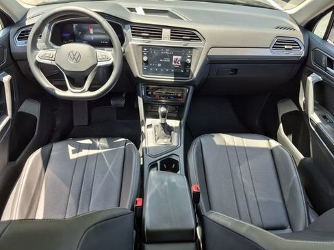 Used 2022 Volkswagen Tiguan SE FWD image 21