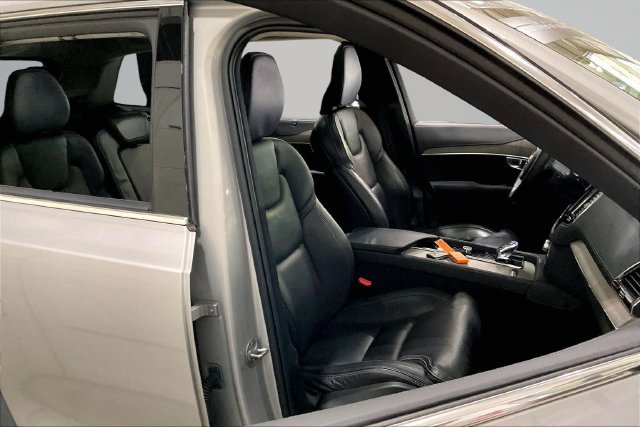 Certified 2024 Volvo XC90 T8 Ultimate w/ Lounge Package AWD/4WD image 10
