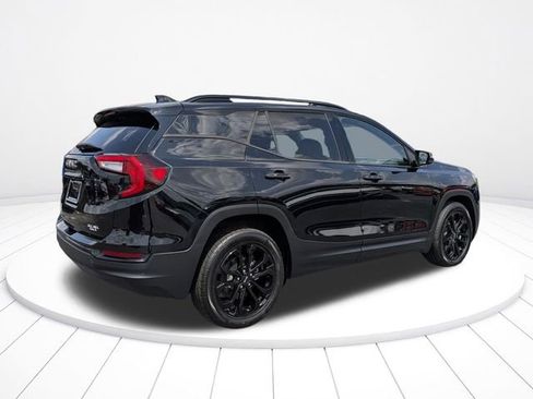 Used 2022 GMC Terrain SLT w/ Infotainment Package II FWD image 3
