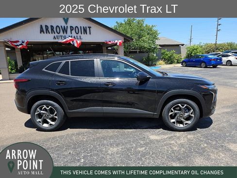 Used 2025 Chevrolet Trax LT FWD image 13