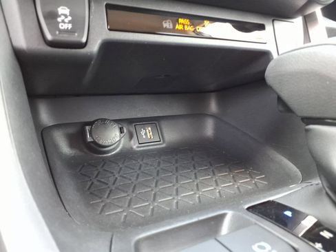 Used 2025 Toyota RAV4 LE AWD/4WD image 29