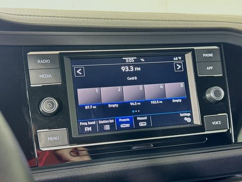 Used 2024 Volkswagen Jetta SE image 29