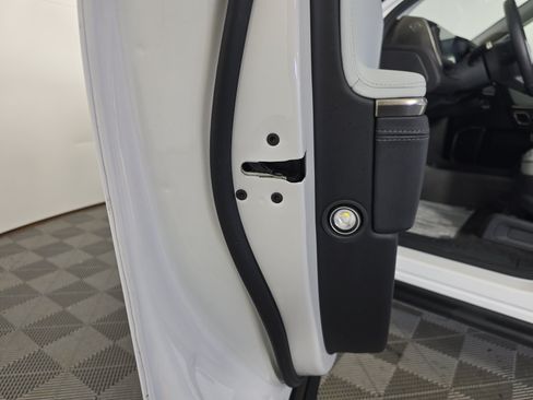 Used 2023 Rivian R1S Adventure AWD/4WD image 31