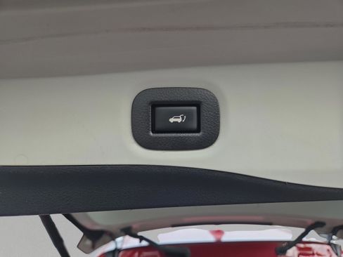 Used 2020 Nissan Rogue SV w/ Premium Package image 32