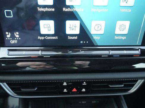 Used 2025 Volkswagen Atlas Cross Sport SE image 36