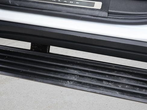 Used 2025 Cadillac Escalade V w/ LPO, ONYX Package image 30