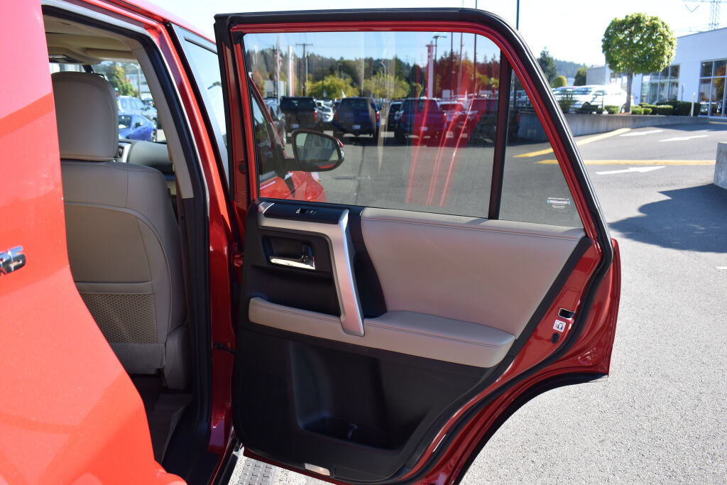 Certified 2018 Toyota 4Runner SR5 Premium AWD/4WD image 22