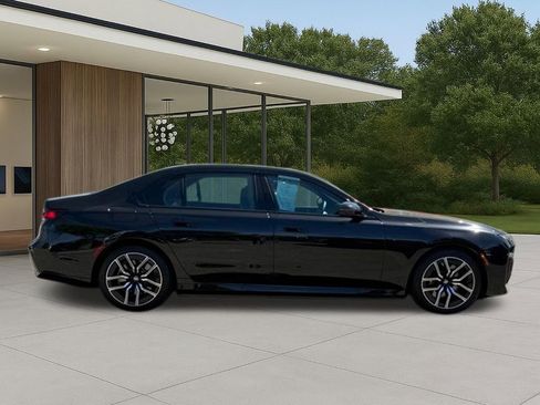 Used 2025 BMW i7 xDrive60 w/ Executive Package AWD/4WD image 7