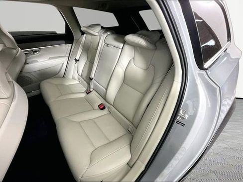 Used 2025 Volvo V90 B6 Cross Country Plus w/ Protection Package Premier AWD/4WD image 19
