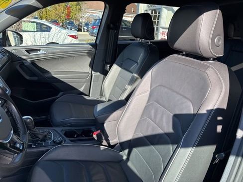 Used 2021 Volkswagen Tiguan SEL Premium R-Line image 10