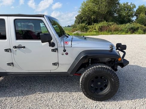 Used 2008 Jeep Wrangler Unlimited Sahara w/ Dual Top Group AWD/4WD image 13