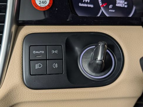 Certified 2023 Porsche Cayenne AWD/4WD image 32
