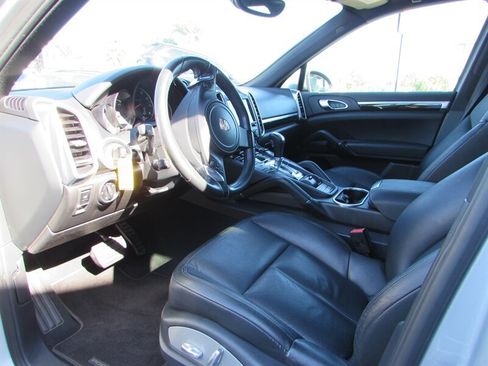 Used 2012 Porsche Cayenne AWD/4WD image 10