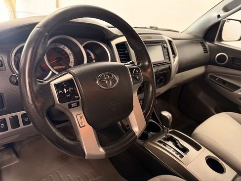 Used 2014 Toyota Tacoma 4x4 Double Cab w/ SR5 Package image 17