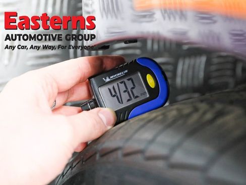 Used 2024 BMW 230i Coupe w/ Premium Package image 27