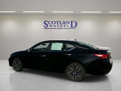 Used 2025 Nissan Altima 2.5 SV FWD image 8