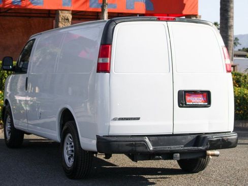Used 2016 Chevrolet Express 2500 RWD image 6